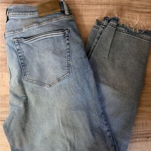 American Eagle Outfitters (AE77) Light Blue Cropped Jeans